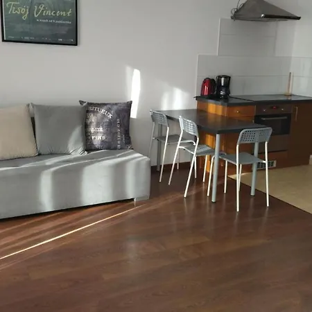 아파트 Platan 17 *